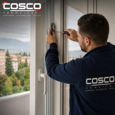 Fabbro Cosco Service fa manutenzione degli infissi.
